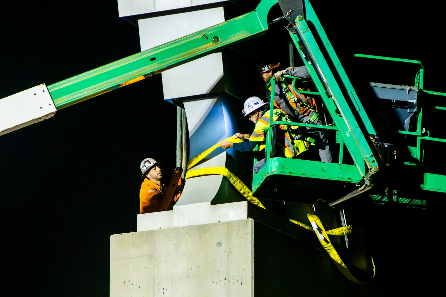 Lighting repair work on I-95 bridge in Pawtucket, RI