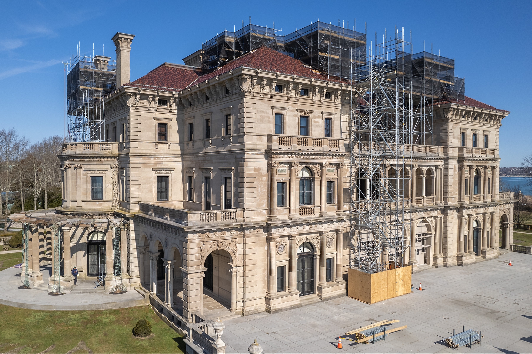 Scaffolding at the Breakers in Newport for Atlas Scaffolding